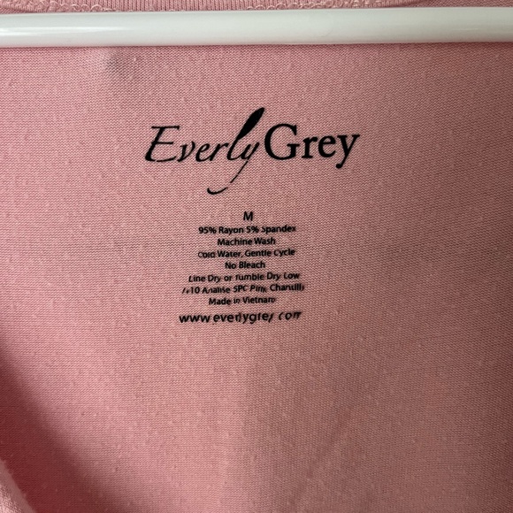 Everly Grey Soft Pink Top - Picture 3 of 6